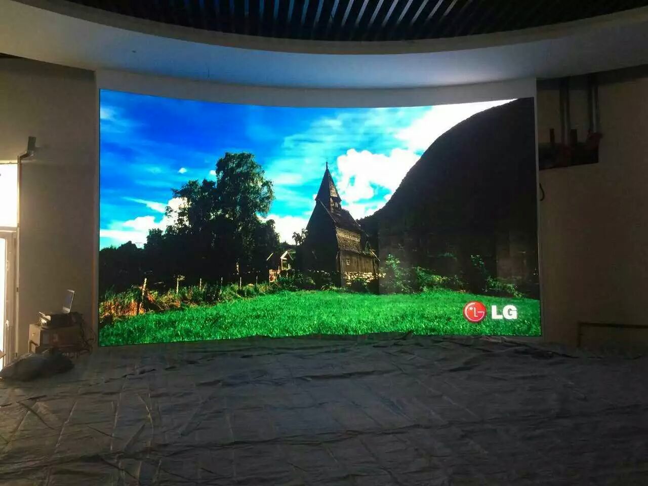 Huabangying full-color LED display screen solution